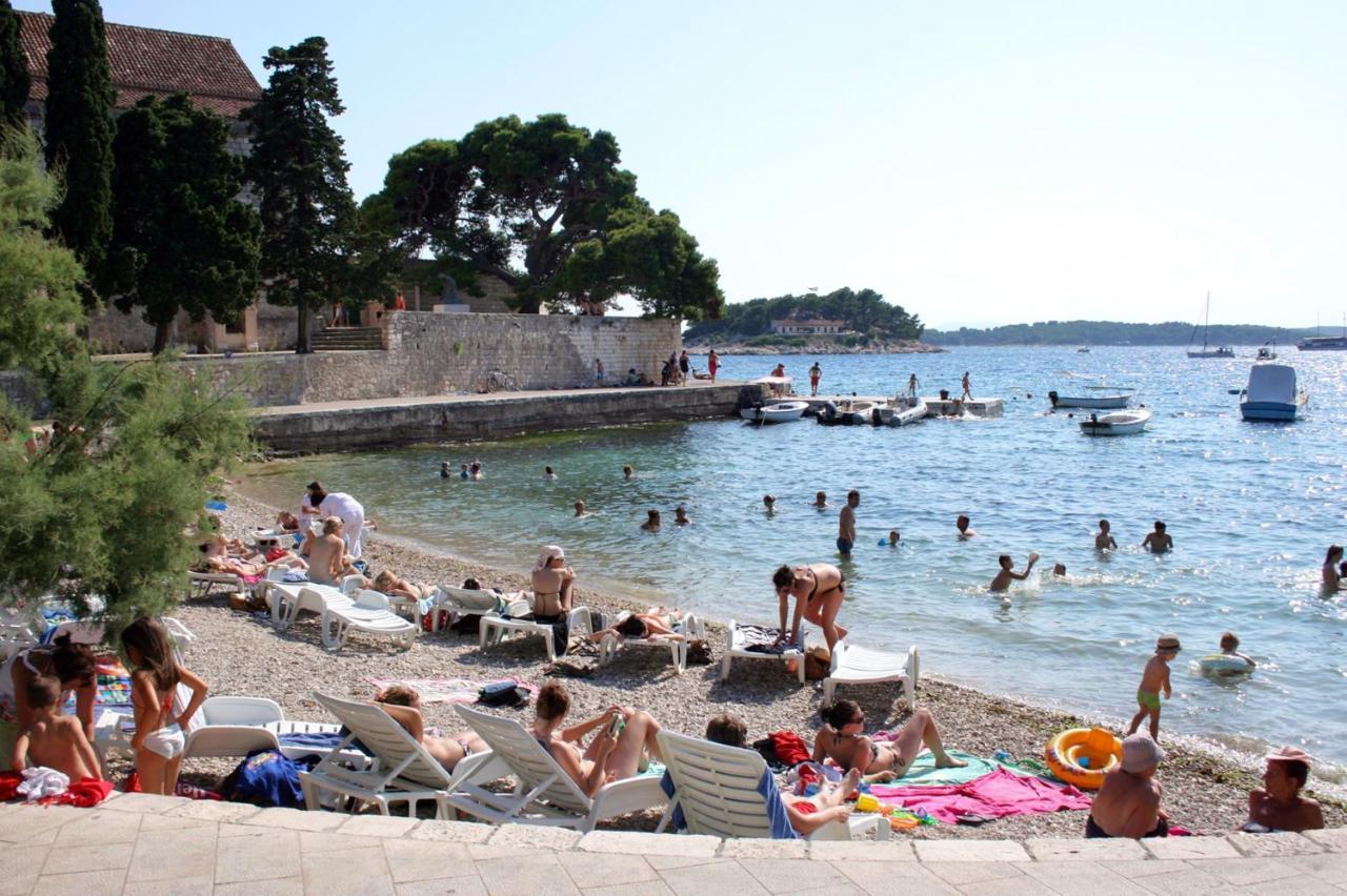 Apartments And Rooms With Parking Space Hvar - 15706 Hvar Town Exterior photo